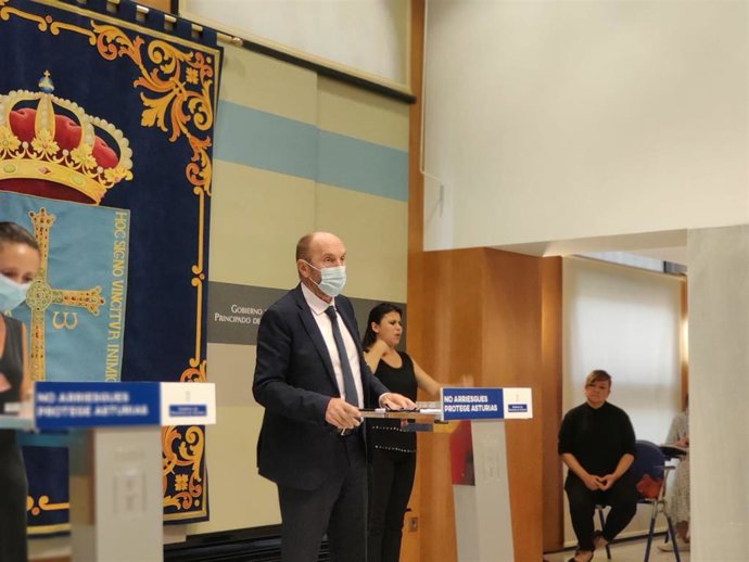El vicepresidente del Gobierno asturiano, Juan Cofiño, en rueda de prensa.