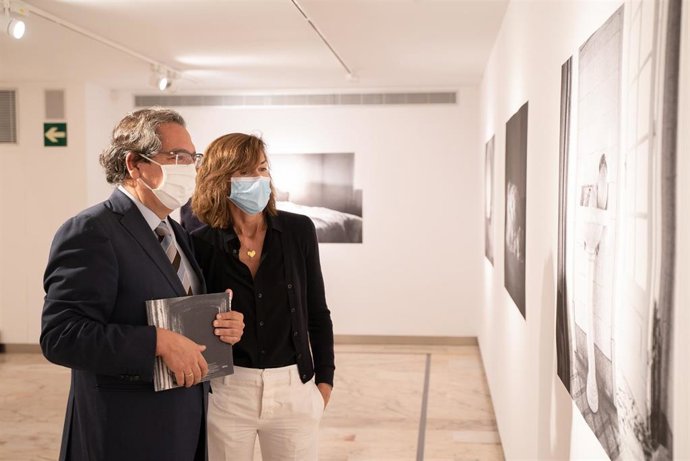 Fundación Cajasol inaugura su temporada cultural de otoño con 'El tiempo vencido' de Anuca Aísa