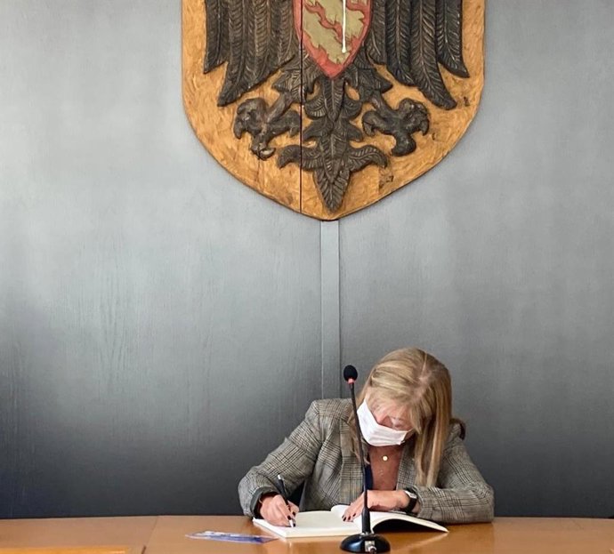 La Consellera De Cultura, ngels Ponsa.