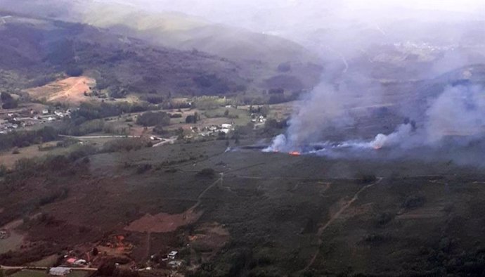 Imagen del incendio que afectó al municipio de Vega de Espinareda.
