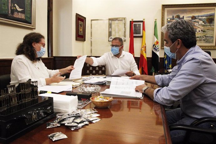 El alcalde de Mérida se reune con responsables municipales de Hacienda