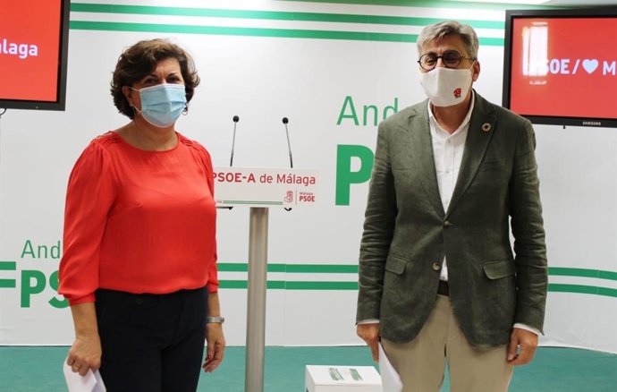 Los socialistas Fuensanta Lima y Josele Aguilar en rueda de prensa