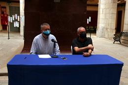 Pla general de l'alcalde de Tarragona, Pau Ricom; i del cap de Festes de l'rea de Cultura, Xavier González, en la roda de premsa de valoració de les festes de Santa Tecla. Imatge del 25 de setembre del 2020 (Vertical).