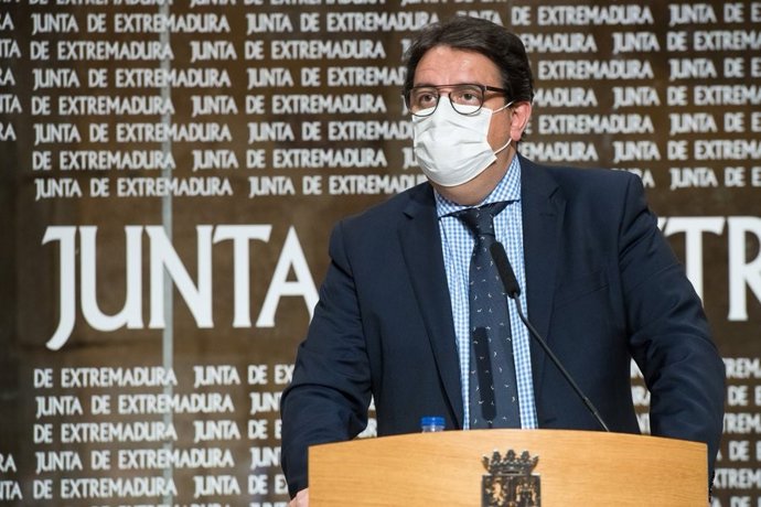 El vicepresidente segundo y consejero de Sanidad y Servicios Sociales, José María Vergeles, en rueda de prensa sobre el Covid-19