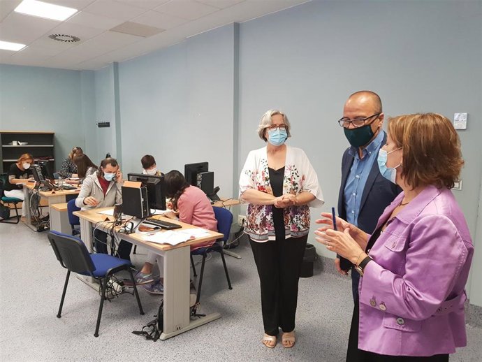 El consejero de Educación, Felioe Faci, ha estado con los equipos COVID