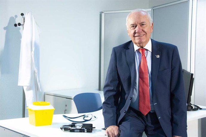 El presidente del Consejo General de Enfermería, Florentino Pérez Raya