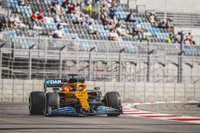 Mercedes asusta y McLaren sonríe en la primera jornada de libres