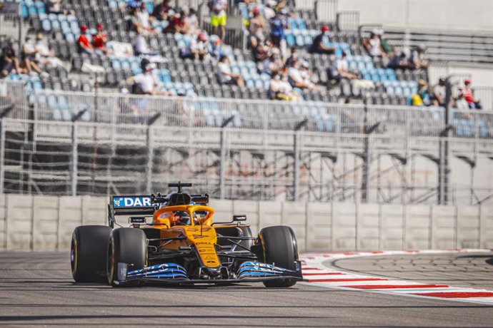 Fórmula 1/GP Rusia.- Mercedes asusta y McLaren sonríe en la primera jornada de l