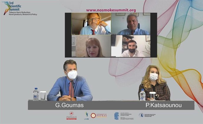 Varios ponentes participan en el congreso 'No smoke summit' que aboga por impulsar estrategias de reducción de daño en el control del tabaquismo