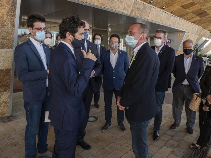 Dami Calvet y Miquel Pueyo con cargos de la Conselleria de Territorio y Sostenibilidad y del Ayuntamiento de Lleida.