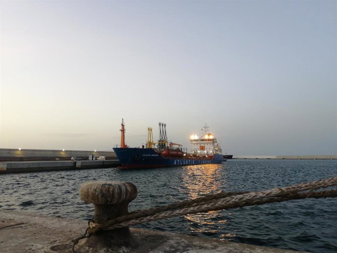 Carga y descarga en el Puerto de Motril