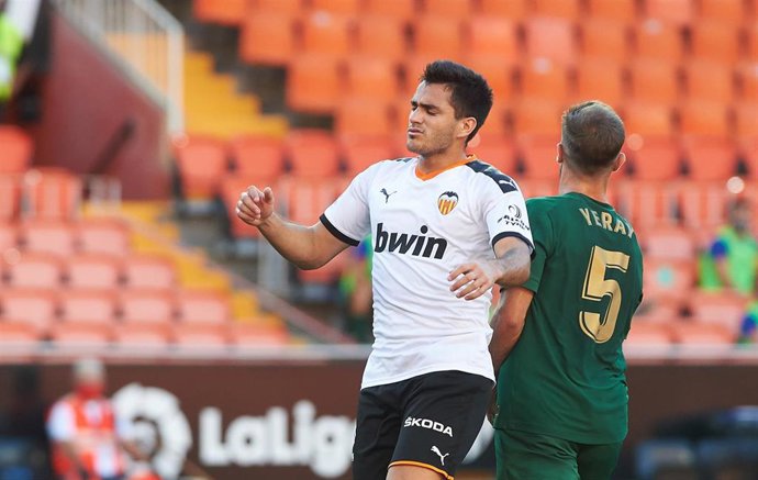 Maxi Gómez se lamenta en el Valencia-Athletic Club de LaLiga Santander 2019-2020