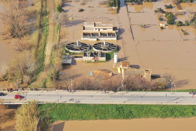 Pla aeri de la planta potabilitzadora totalment inundada a causa del desbordament del riu Ter el 20 de gener de 2020 (Horitzontal)