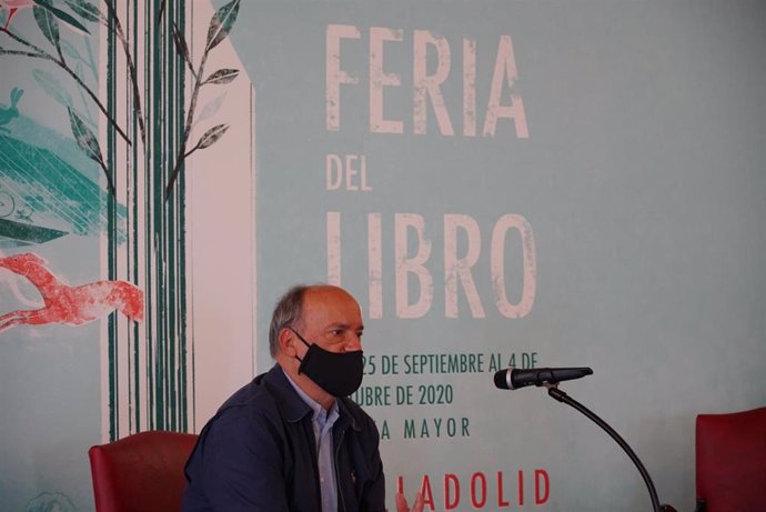 El pregoreno de la Feria del Libro de Valladolid 2020, el escritor Gustavo Martín Garzo.