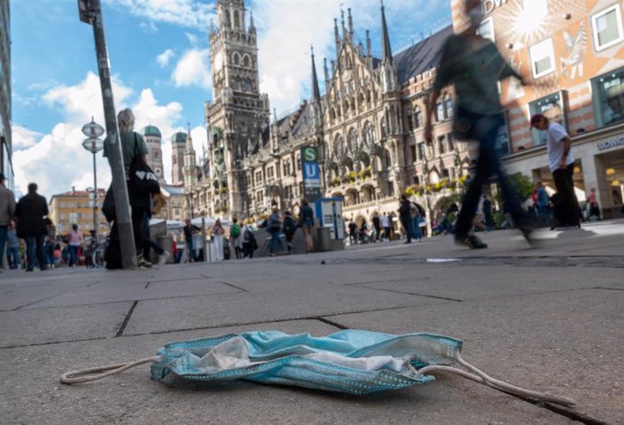 Una mascarilla tirada en el suelo en Múnich