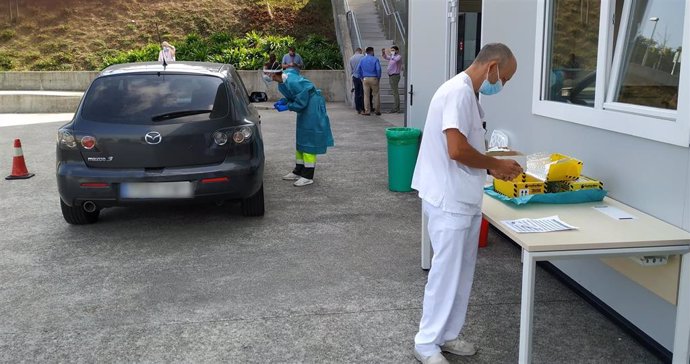 Punto COVID AUTO en el Hospital Álvaro Cunqueiro de Vigo.