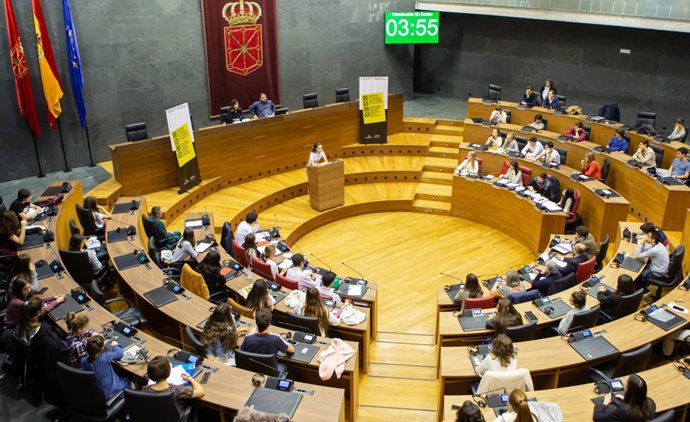 Una imagen de la final del Torneo de Debate de Bachillerato celebrada el curso pasado en el Parlamento de Navarra.