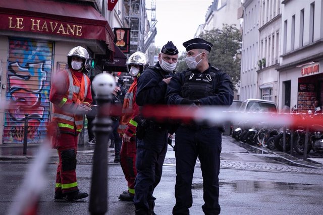 Despliegue policial tras el ataque junto a la antigua sede de 'Charlie Hebdo'