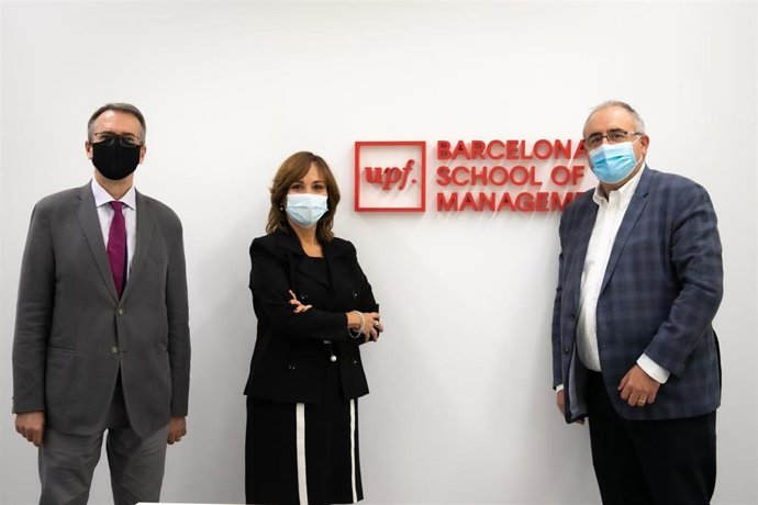 Presentación de la 'Cátedra Mercadona de economía circular': Oriol Amat (decano UPF BSM) Carolina Luis (dtora.De la cátedra) Bernat Morales (dtor.RRII Mercadona Catalunya)