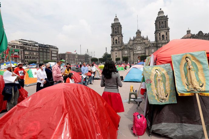 Acampada del Frente Nacional Anti-AMLO (FRENAAA) en Ciduad de México