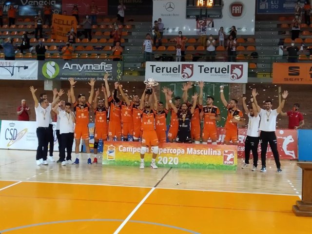 El CV Teruel conquista la Supercopa de voleibol