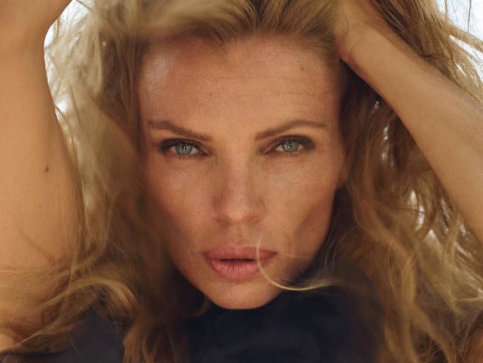 ESTHER CAÑADAS POSA PARA VOGUE