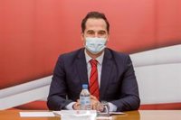 Aguado habla con Illa y Darias para continuar las reuniones: "Urge un alto el fuego político"