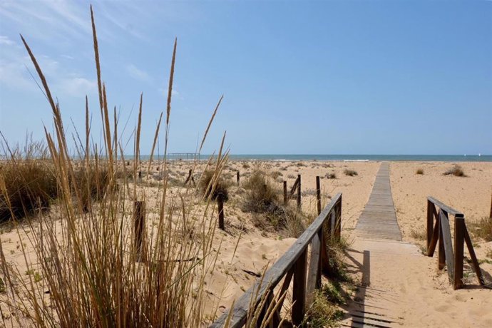 El Ayuntamiento de Huelva inicia los trámites para dotar a la playa del Espigón de una ordenanza
