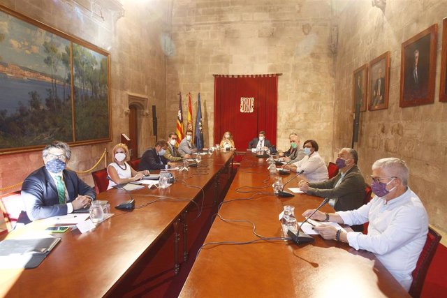 Celebración de la Mesa de diálogo social en la sede de la Presidencia del Govern balear, en Palma de Mallorca, el 4 de septiembre