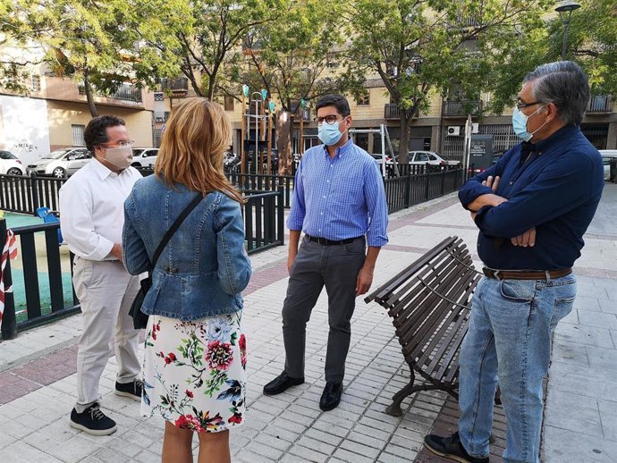 Cs pide "un refuerzo de la seguridad y la limpieza" en la plaza de las Aceituneras de Triana