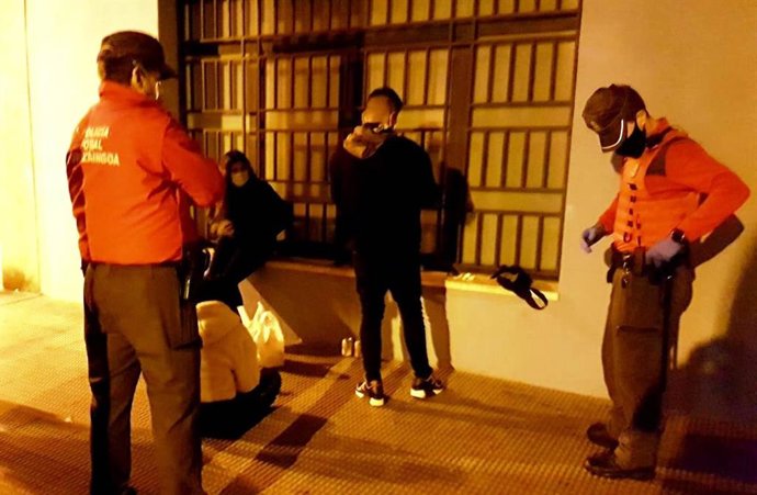 Actuación de la Policía Foral en Pamplona para velar por el cumplimiento de la normativa sanitaria frente al Covid-19.