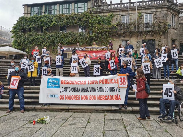 Concentración organizada por REDE en la Praza da Quintana de Santiago de Compostela.