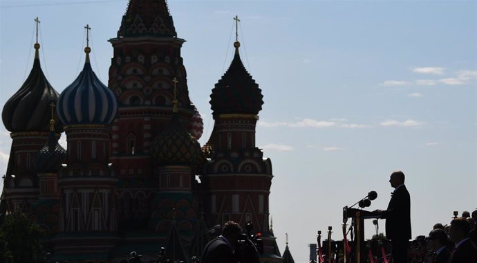 El presidente ruso, Vladimir Putin, dando un discurso en la Plaza Roja, frente al Kremlin