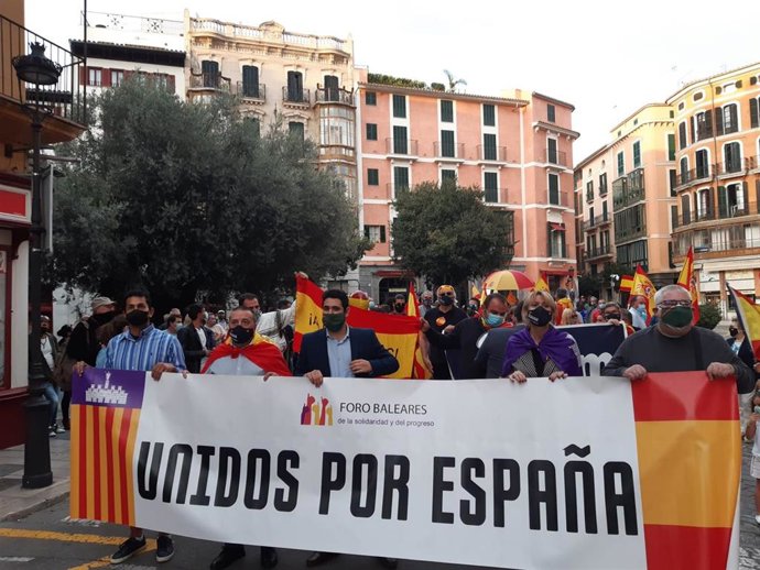 Foro Baleares convoca manifestación para pedir la dimisión de los gobiernos de Sánchez y Armengol y reclamar ayudas para el turismo.