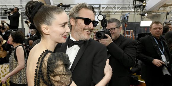 1. Joaquin Phoenix y Rooney Mara, padres de un niño llamado River en honor al hermano fallecido del actor