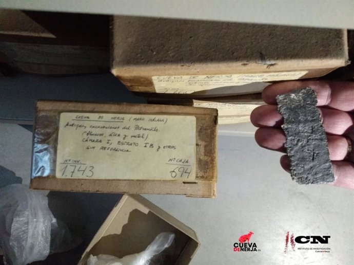 Amuleto de plomo de datación andalusí hallado en la Cueva de Nerja (Málaga)