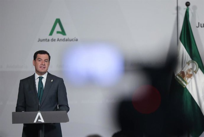 El presidente de la Junta, Juanma Moreno, este lunes durante su intervención tras la firma de una declaración institucional sobre la PAC.