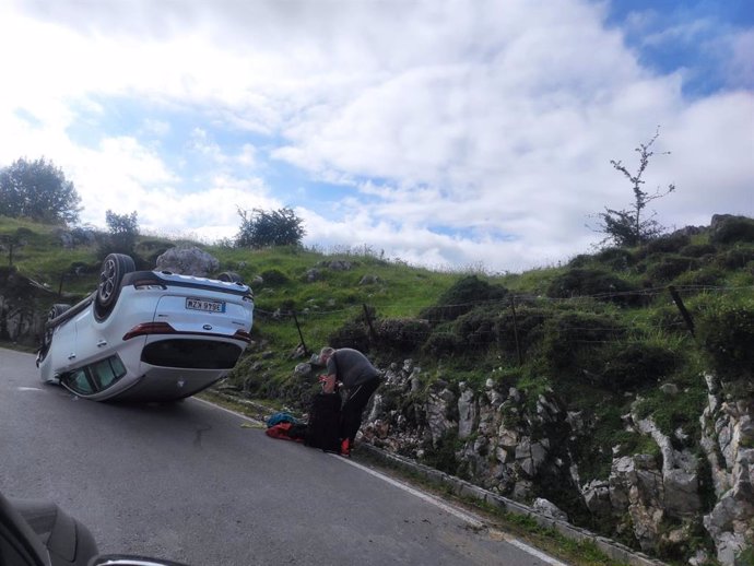 Accidente sin heridos en la carretera de los Lagos de Covadonga
