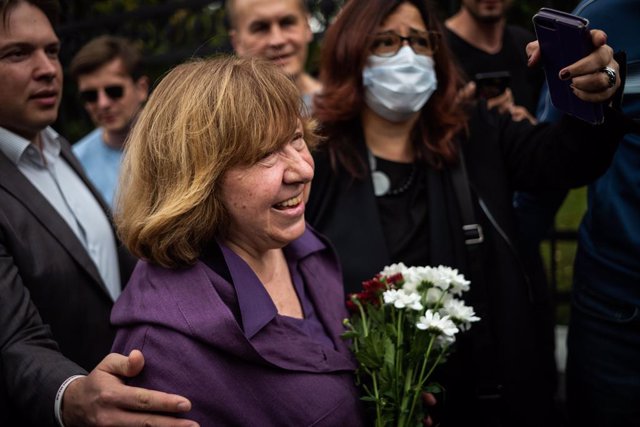 Bielorrusia.- Svetlana Aleksiévich abandona Bielorrusia en un viaje por "motivos