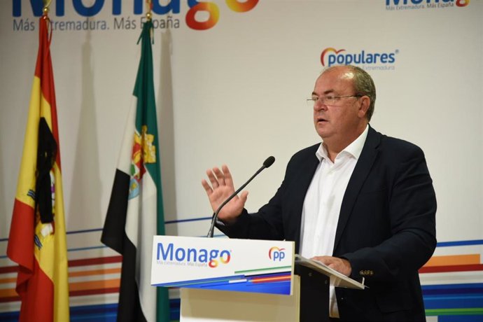 El presidente del PP extremeño, José Antonio Monago, en rueda de prensa en Mérida