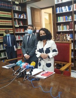 La presidenta del TSJEx y el secretario general de Innovación del Ministerio de Justicia