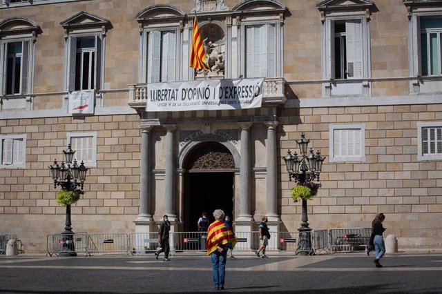 El Palau de la Generalitat en el momento en que el presidente de la Generalitat, Quim Torra, ha sido inhabilitado, estando él dentro del edificio, en Barcelona el 28/9/2020