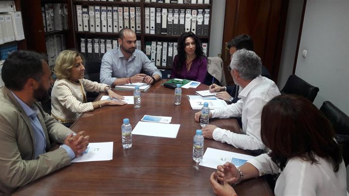 La consejera de Igualdad, Rocío Ruiz, en una imagen de marzo de 2019, en una reunión con la Asociación Córdobesa de Estancias Diurnas y Servicios Sociales para la Dependencia (Acued).