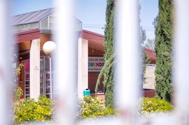 Fachada de la escuela infantil La Casa de Niños de Parque Coimbra, en Móstoles (Madrid)