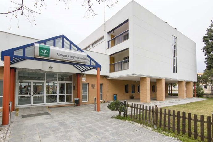 Imagen exterior de un albergue de Inturjoven en Sevilla.