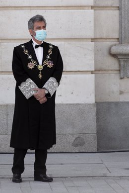 El presidente del Tribunal Supremo y del Consejo General del Poder Judicial (CGPJ), Carlos Lesmes en la entrada del Palacio de Justicia, antes del acto de apertura del año judicial 2020/2021, en Madrid (España), a 7 de septiembre de 2020.