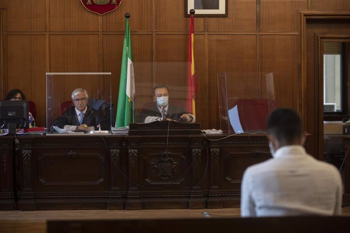 Primera sesión del juicio con jurado a un hombre acusado de asesinar a su madre en Alcalá de Guadaíra