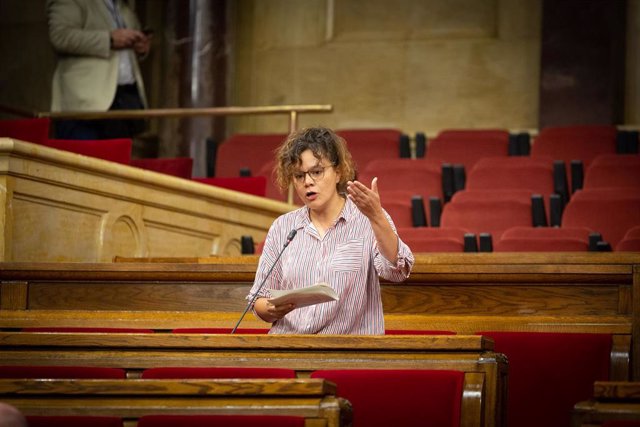 La diputada de la CUP en el Parlamento de Catalunya, Natàlia Sànchez, interviene en el pleno del Parlament. En Barcelona, Cataluña, (España), a 9 de septiembre de 2020. 