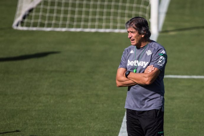 Manuel Pellegrini entrenando al Betis