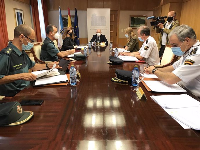 El delegado del Gobierno, Javier Losada, preside una reunión con responsables de la Policía y la Guardia Civil sobre las ocupaciones de inmuebles